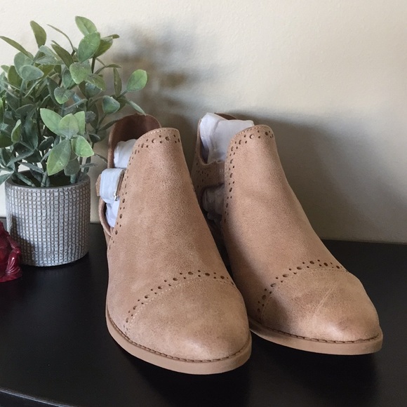 Qupid Shoes - PRICE CUT! Final Price. Sochi Tan buckle booties